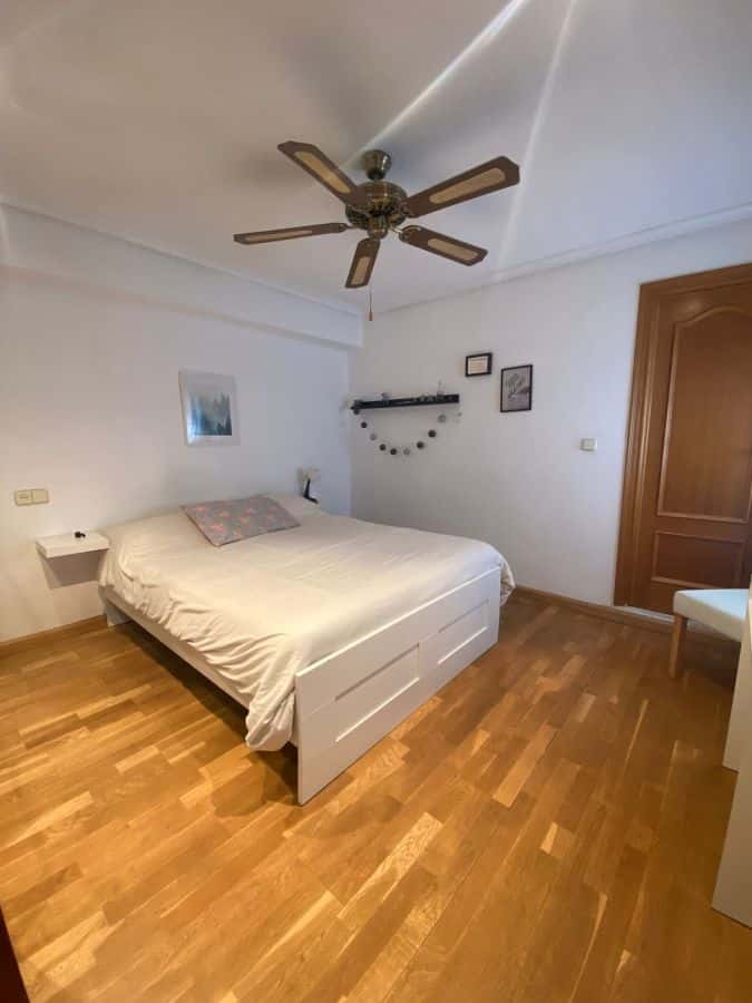 Habitación en piso de 3 habitaciones en Rascaña