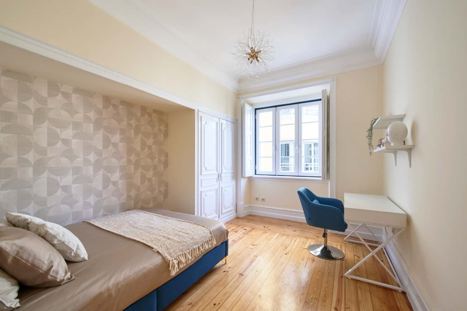 Room 7 - 51. Av. João Crisóstomo 25 3