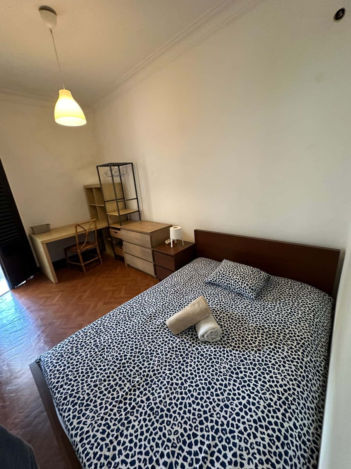 Room in a 4-bedroom apartment in Porto - Room 4