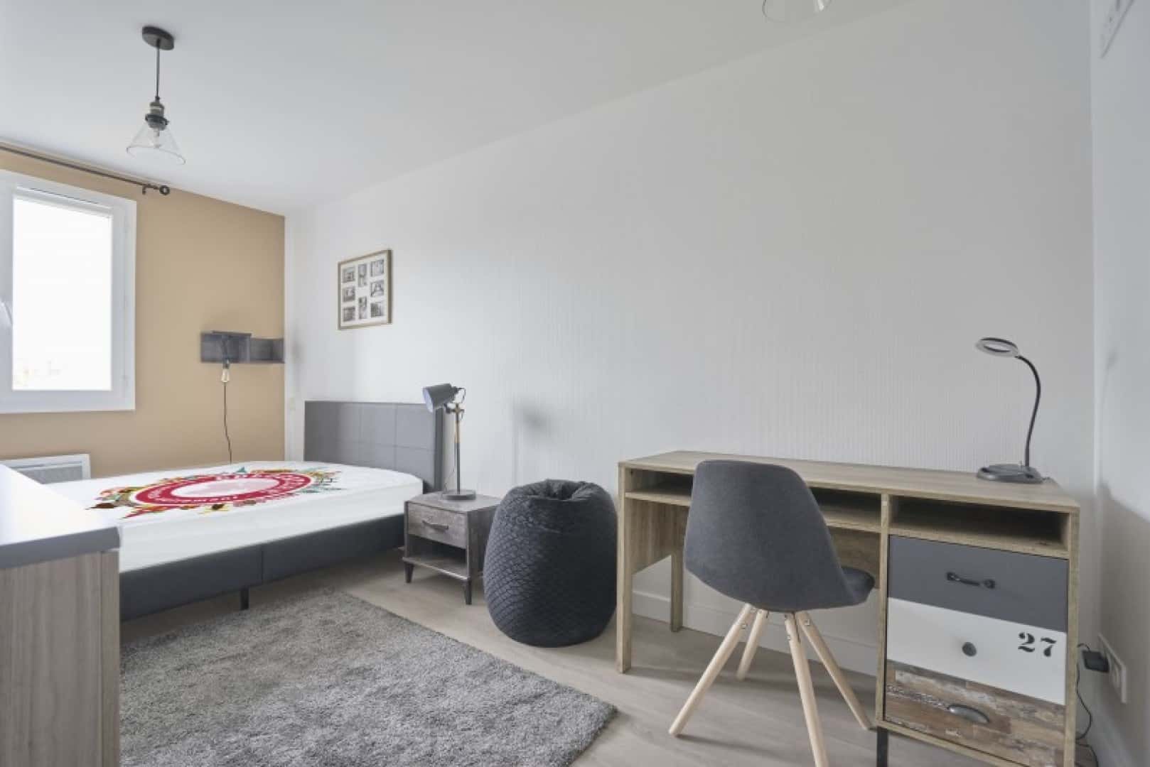 Chambre 2 - CAZENEUVE