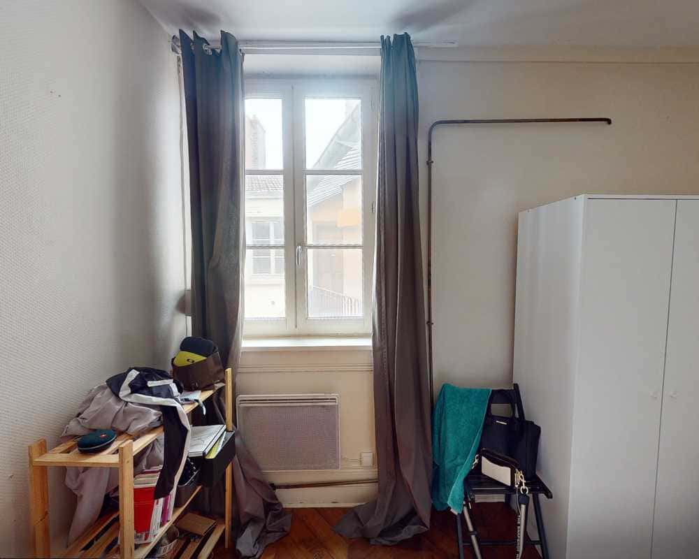 Chambre dans le rue Neuve