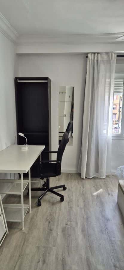 Habitación en piso de 4 habitaciones
