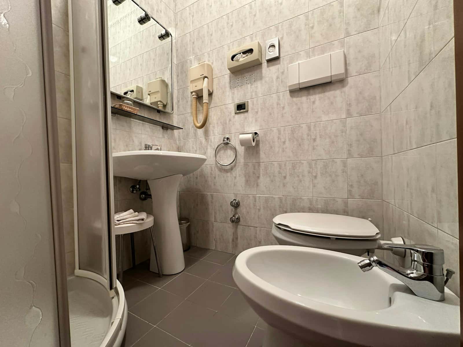Zimmer in Lungo Dora Napoli, Torino für 1100 m² mit 10 Schlafzimmer