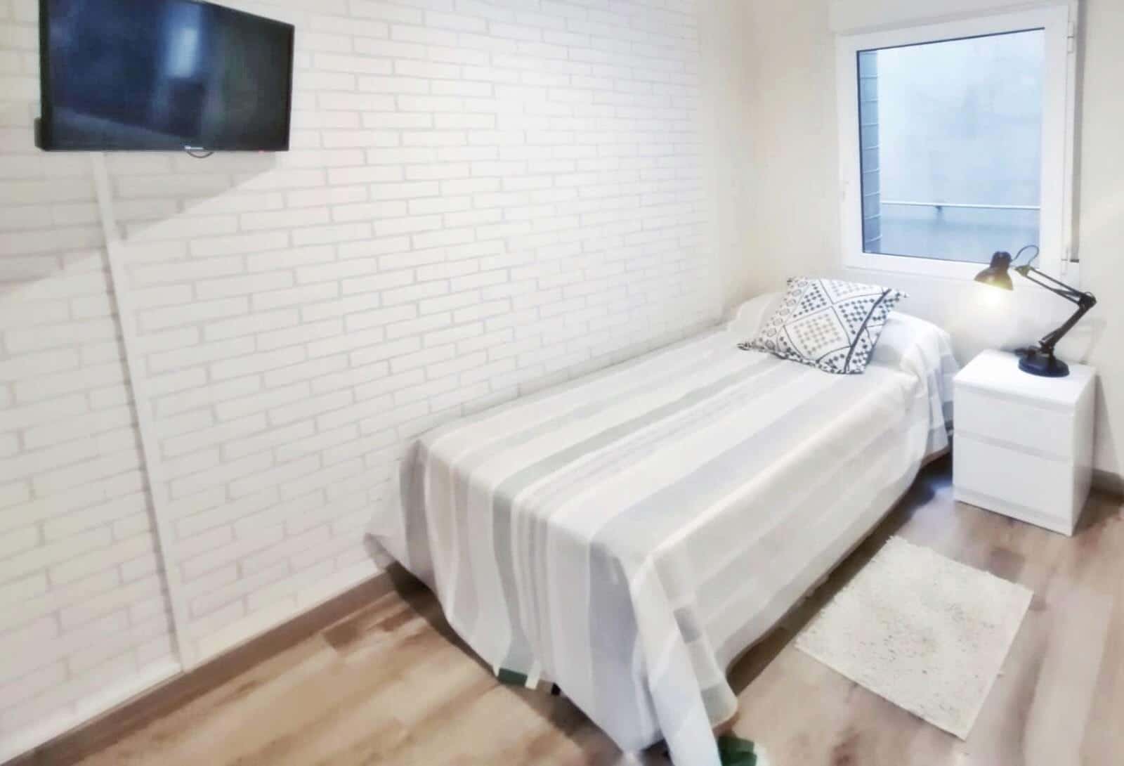 Single Bed in Rooms for rent in 5-bedroom apartment in Alipark
