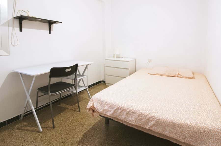 Habitación en piso de 4 habitaciones en Algirós