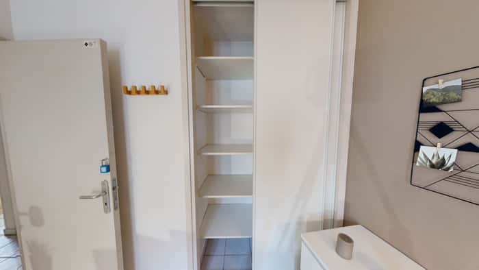 Listing photo thumbnail