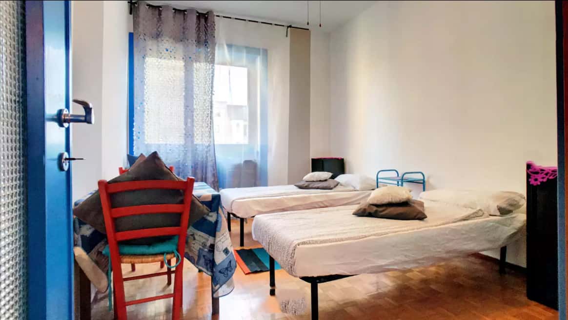 Room in Via Ferrante Aporti, Milano for 130 m² with 5 bedrooms