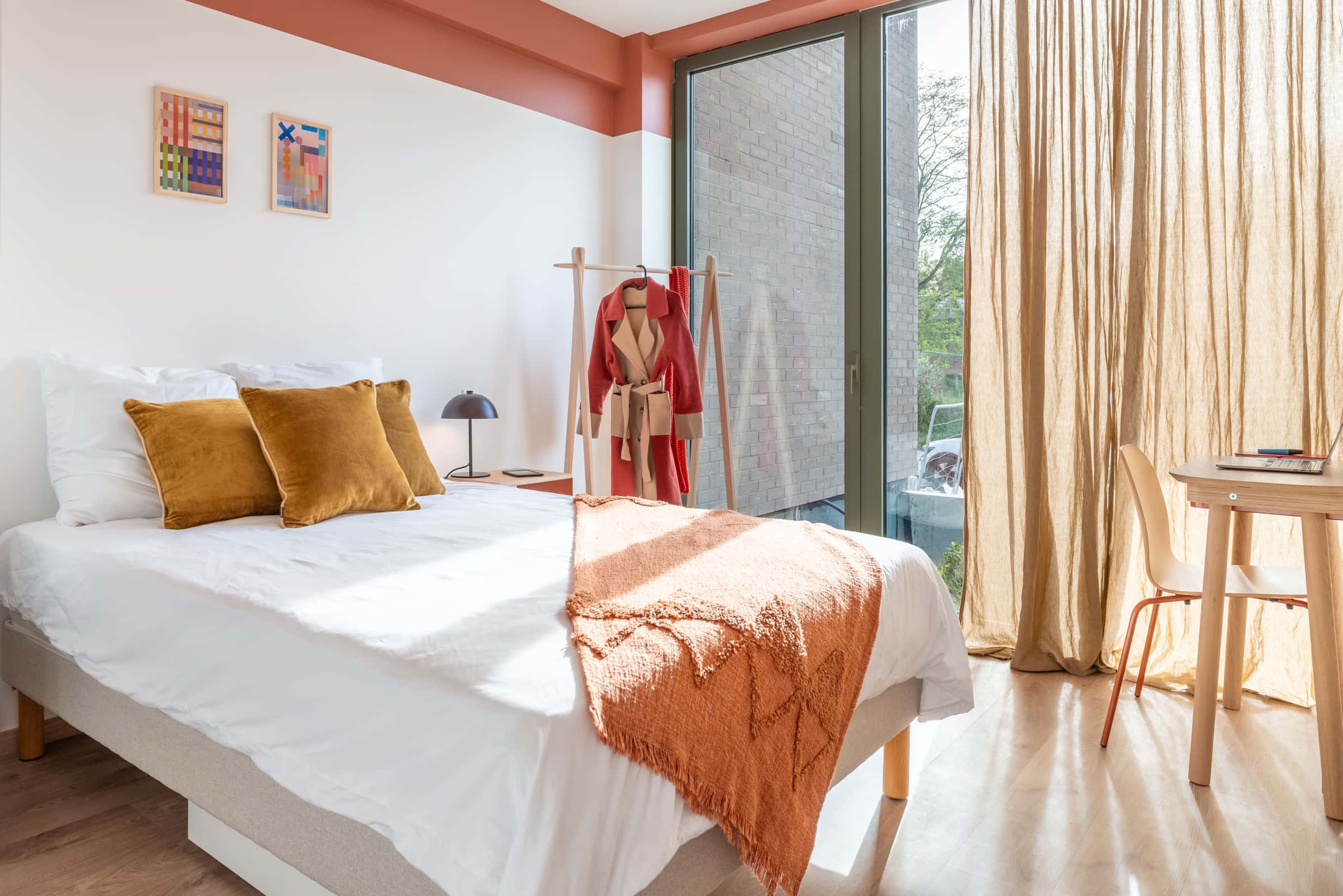 Bedroom with private bathroom  in a 5-bedroom apartment - Room 3 (Apartment 3M)