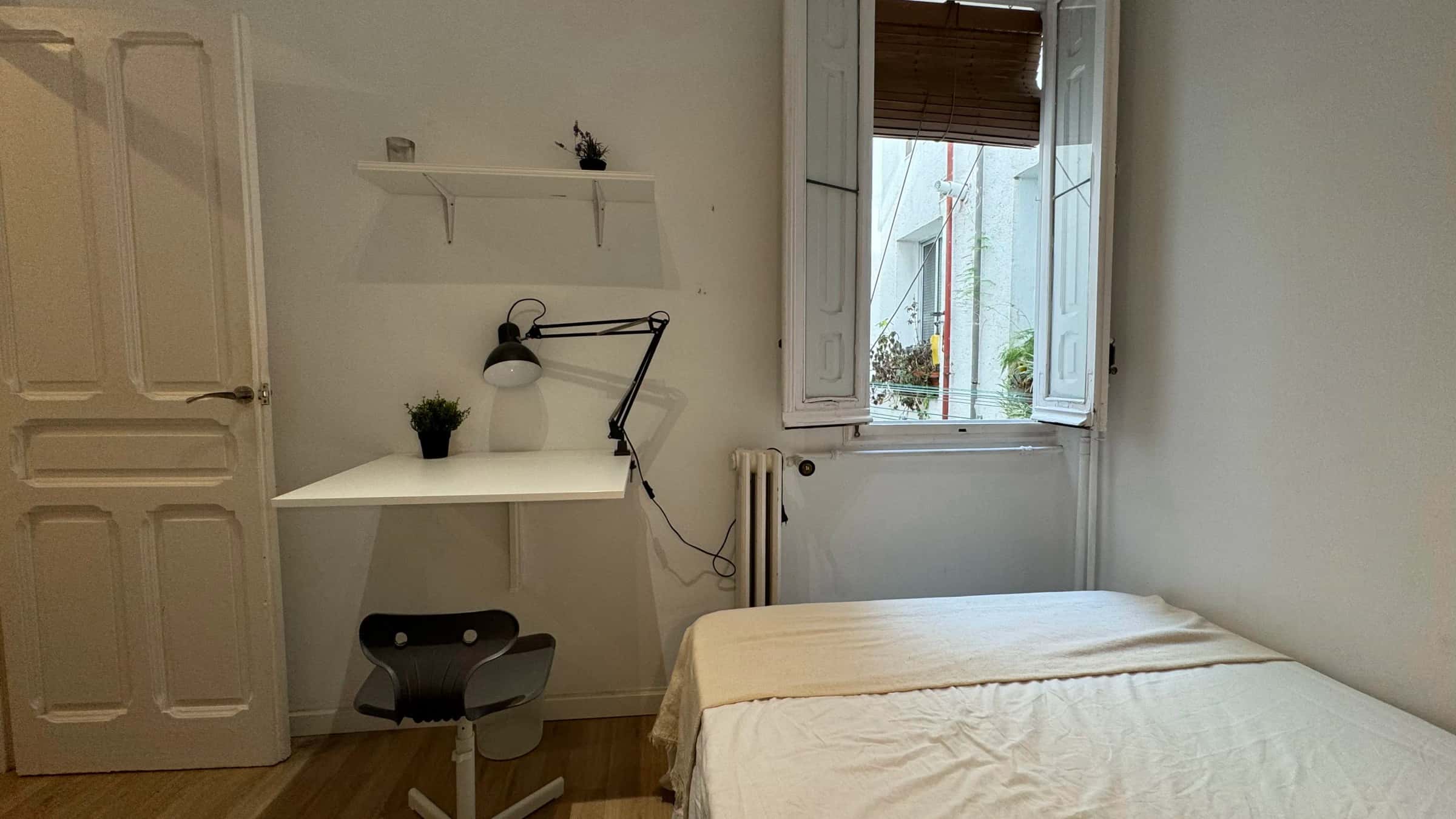 Stanza in Calle de Vallehermoso, Madrid di 100 m² con 5 camere