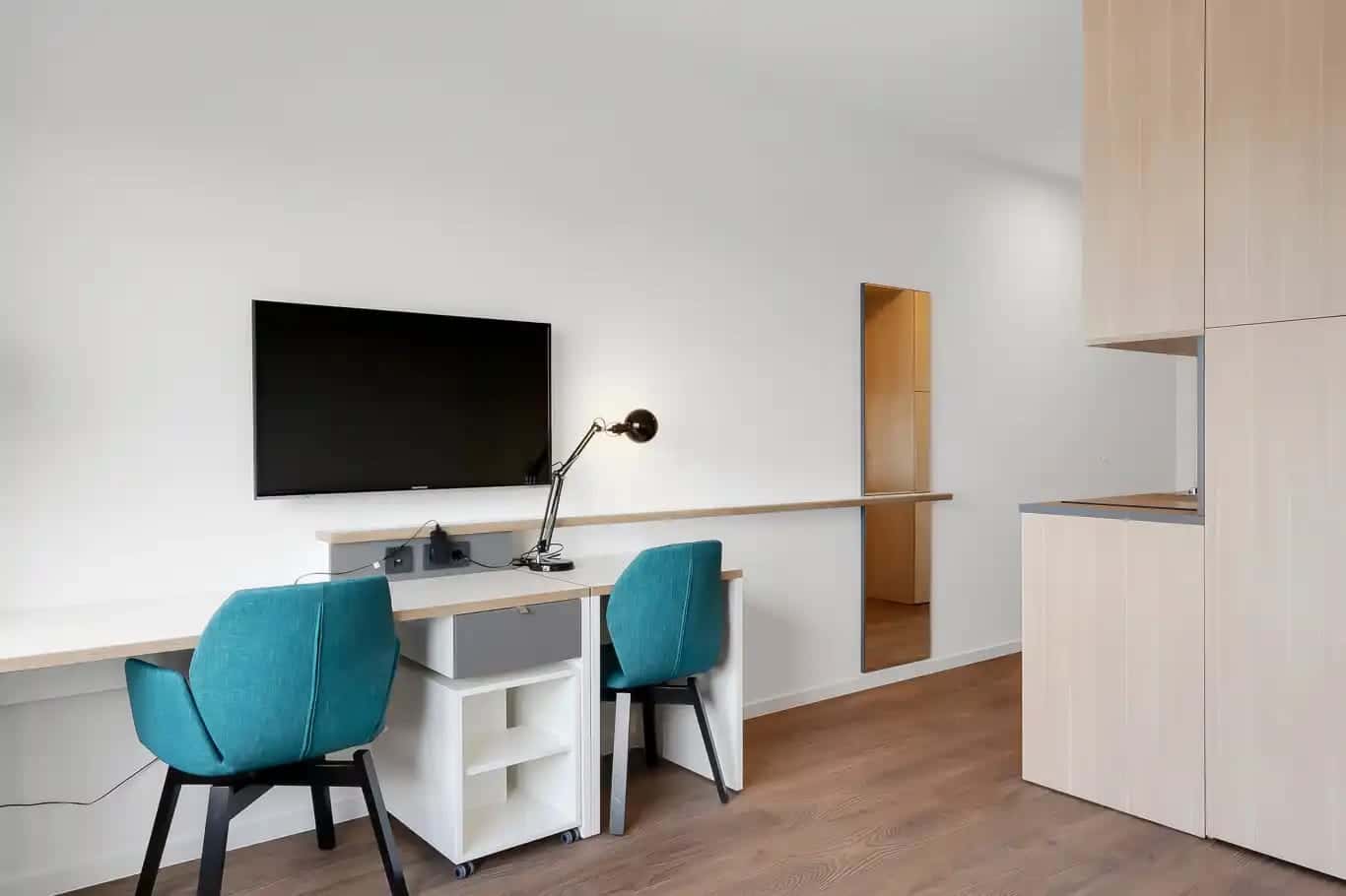 Mitte - 13th Floor - Furnished studio with fantastic views