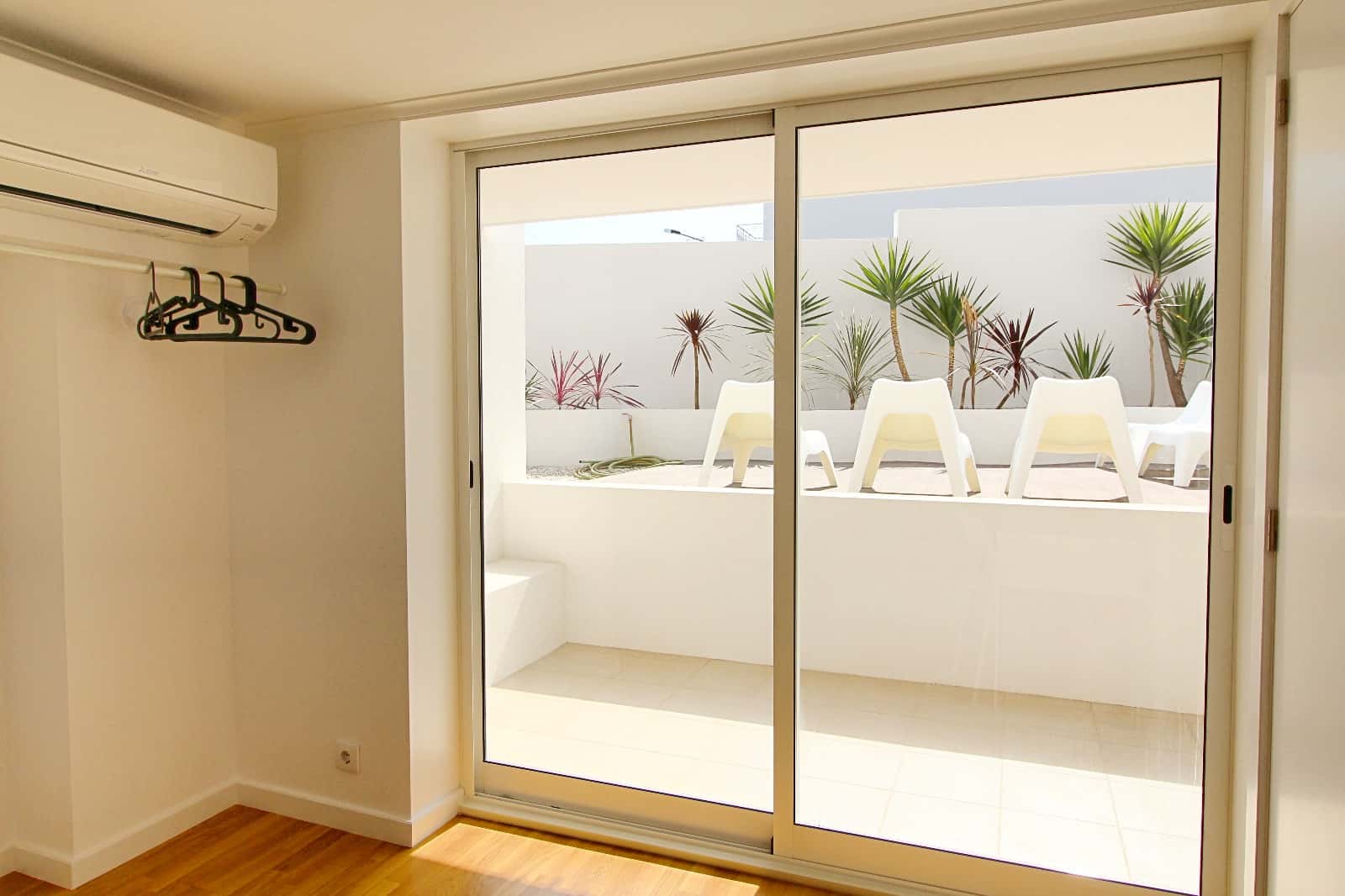 Bedoom with private bathroom in a student residence in Porto - Room G101