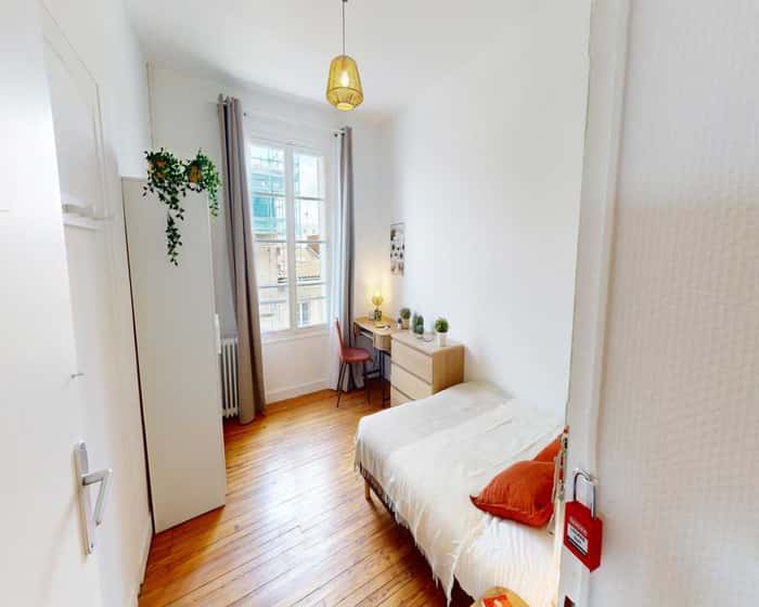 Listing photo thumbnail