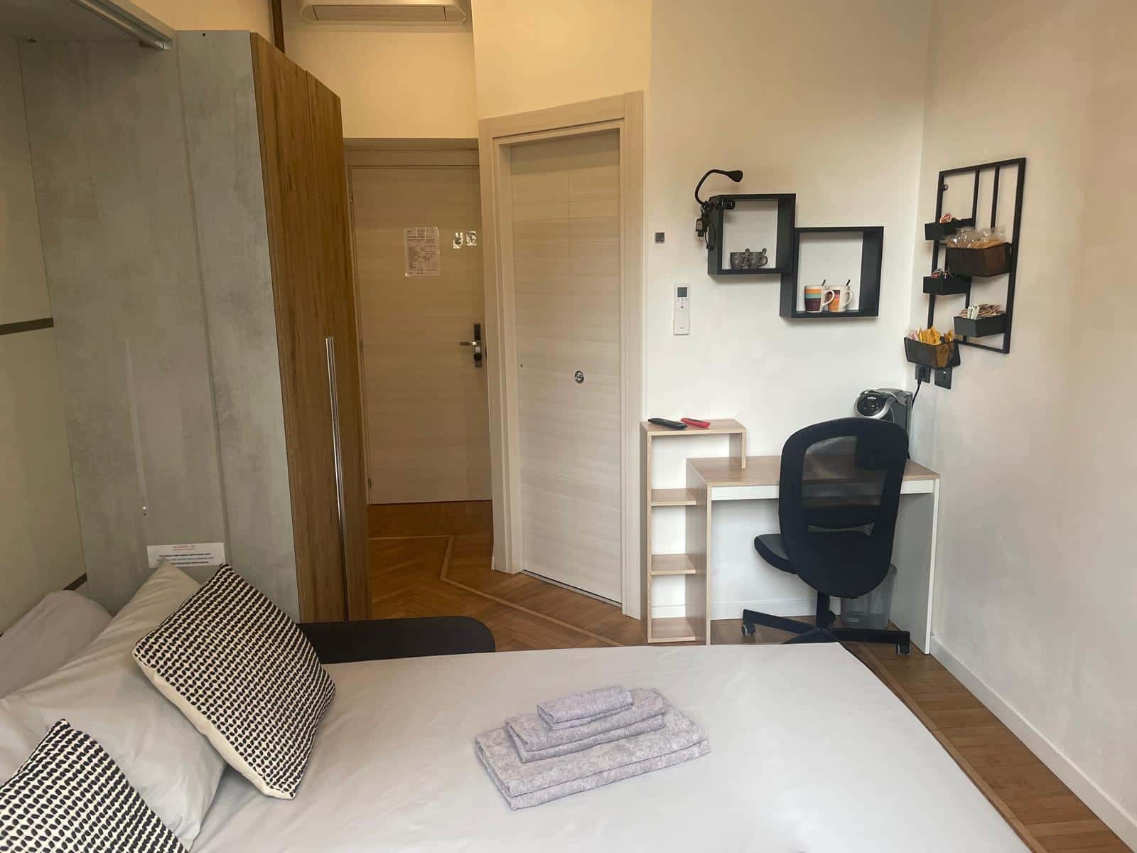 Stanza 2 con bagno privato in Via Pier Dionigi Pinelli, Torino