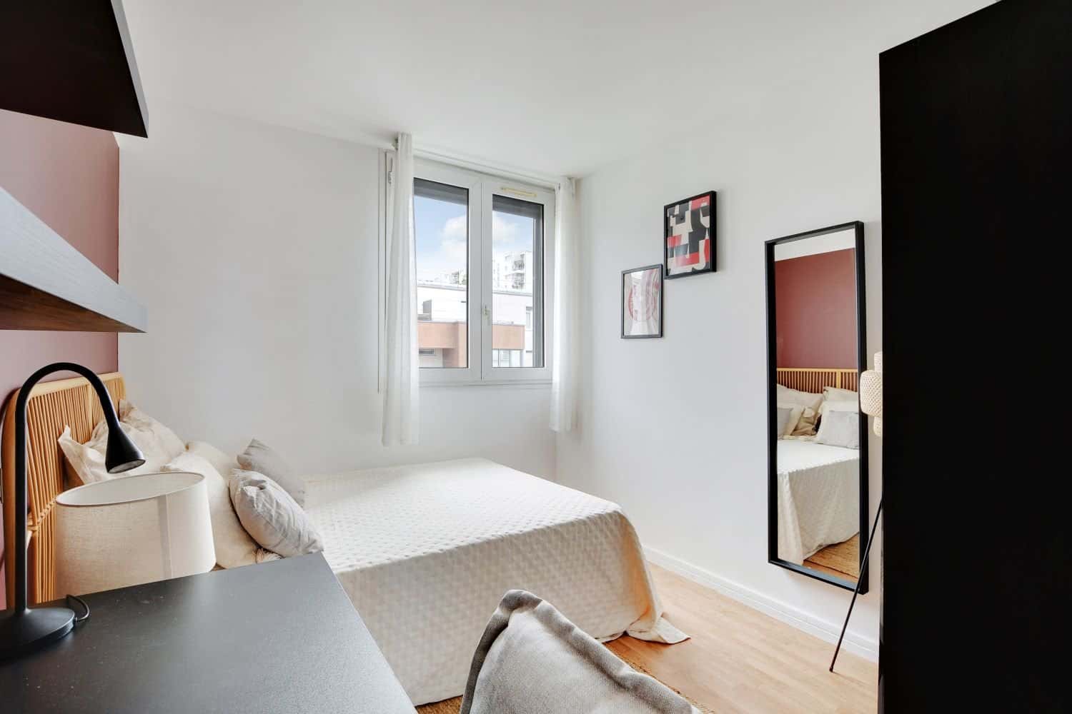 Move into this 10 m² room