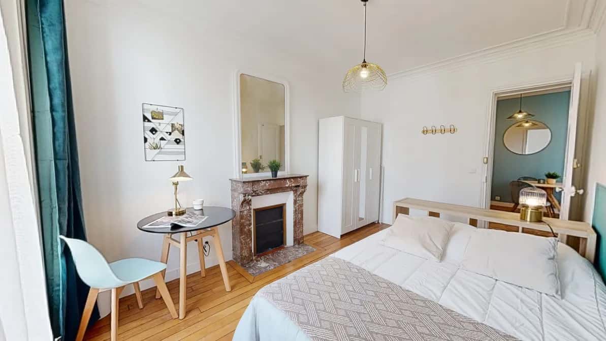 Chambre dans Rue des Cloys, Paris pour 155 m² avec 9 chambres