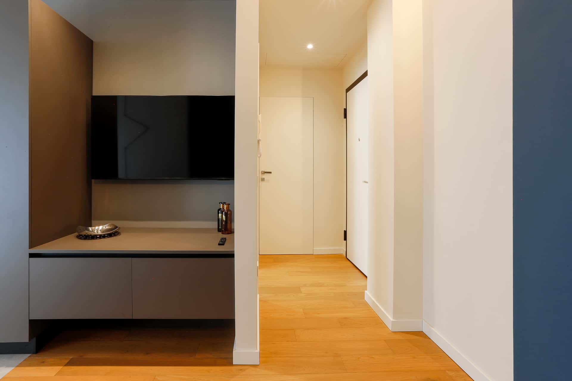 Moderno bilocale in Via Archimede, Milano