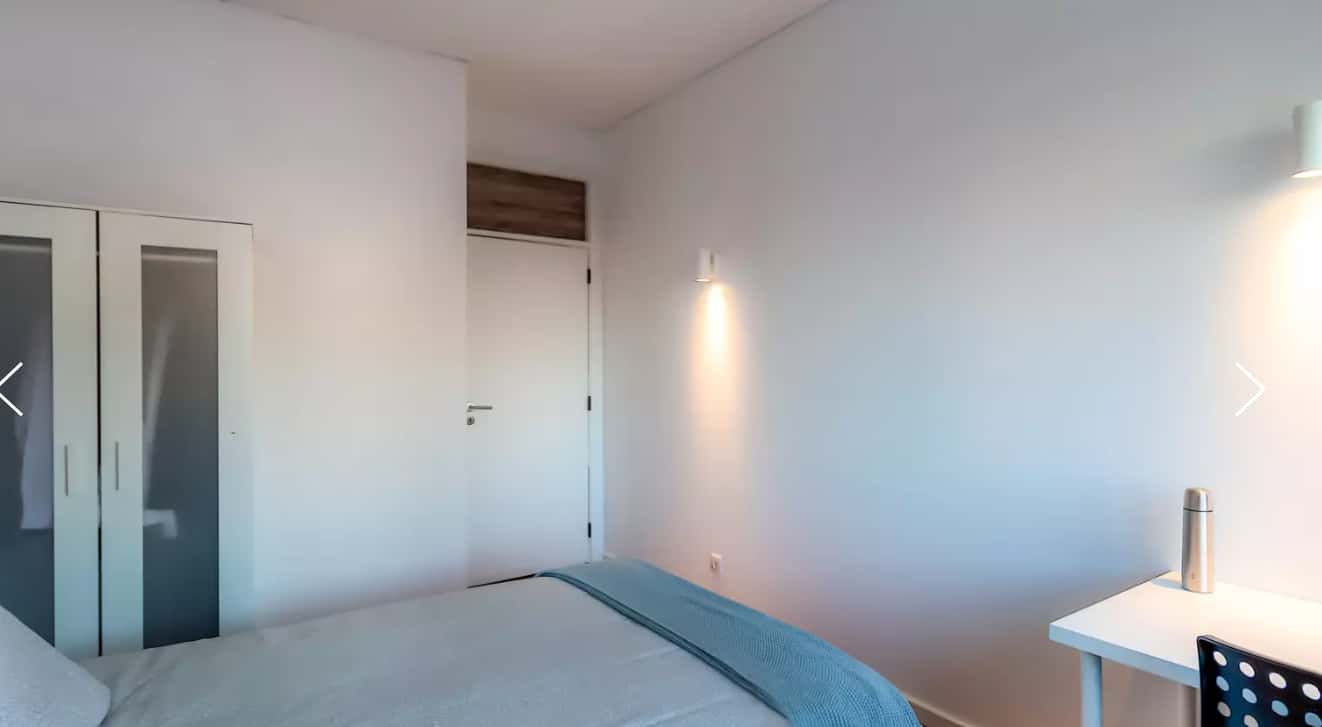 Room for rent in 7 bedroom apartment in Boavista, Porto
