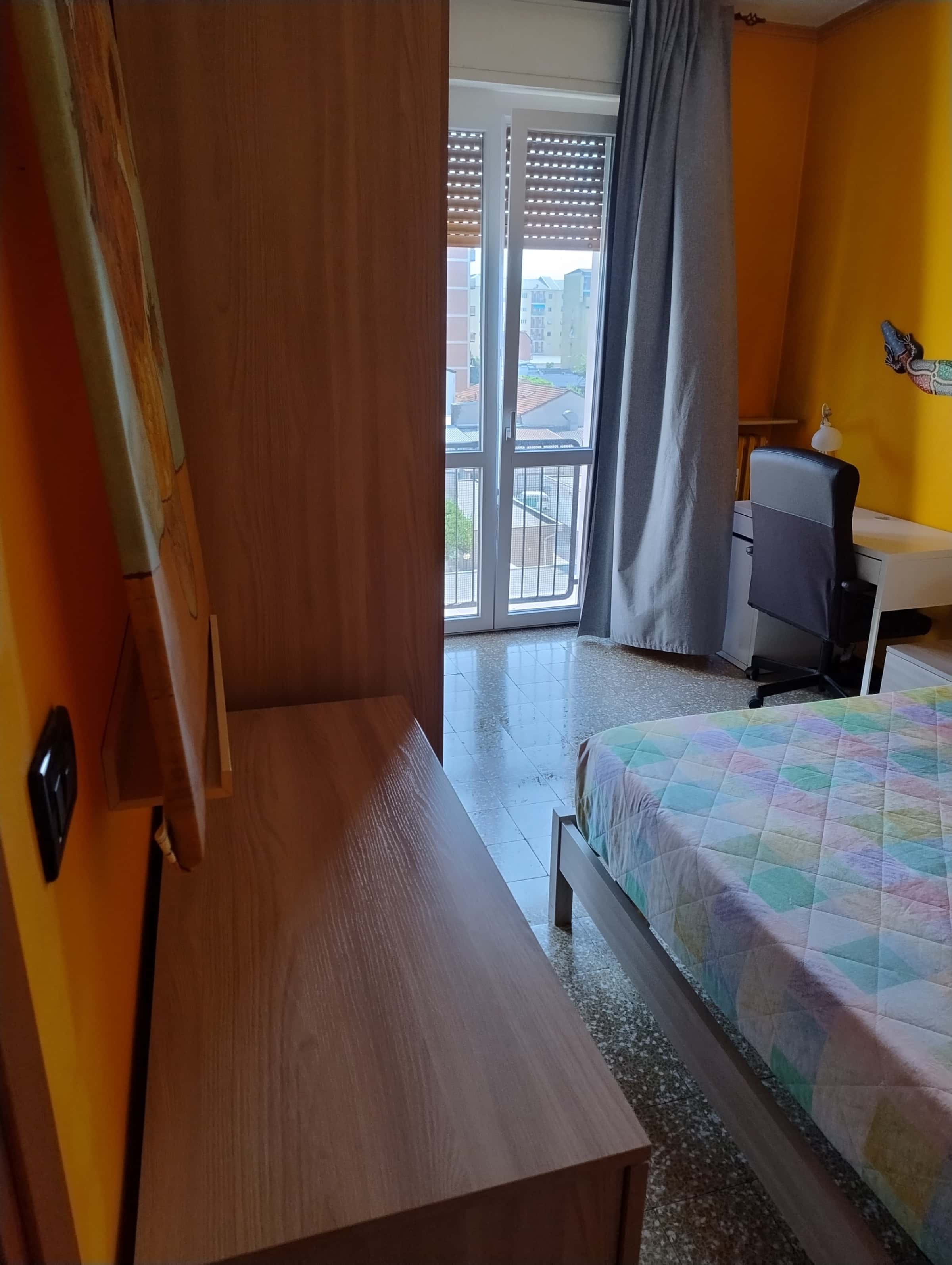 Stanza in Via Teano, Milano di 85 m² con 3 camere