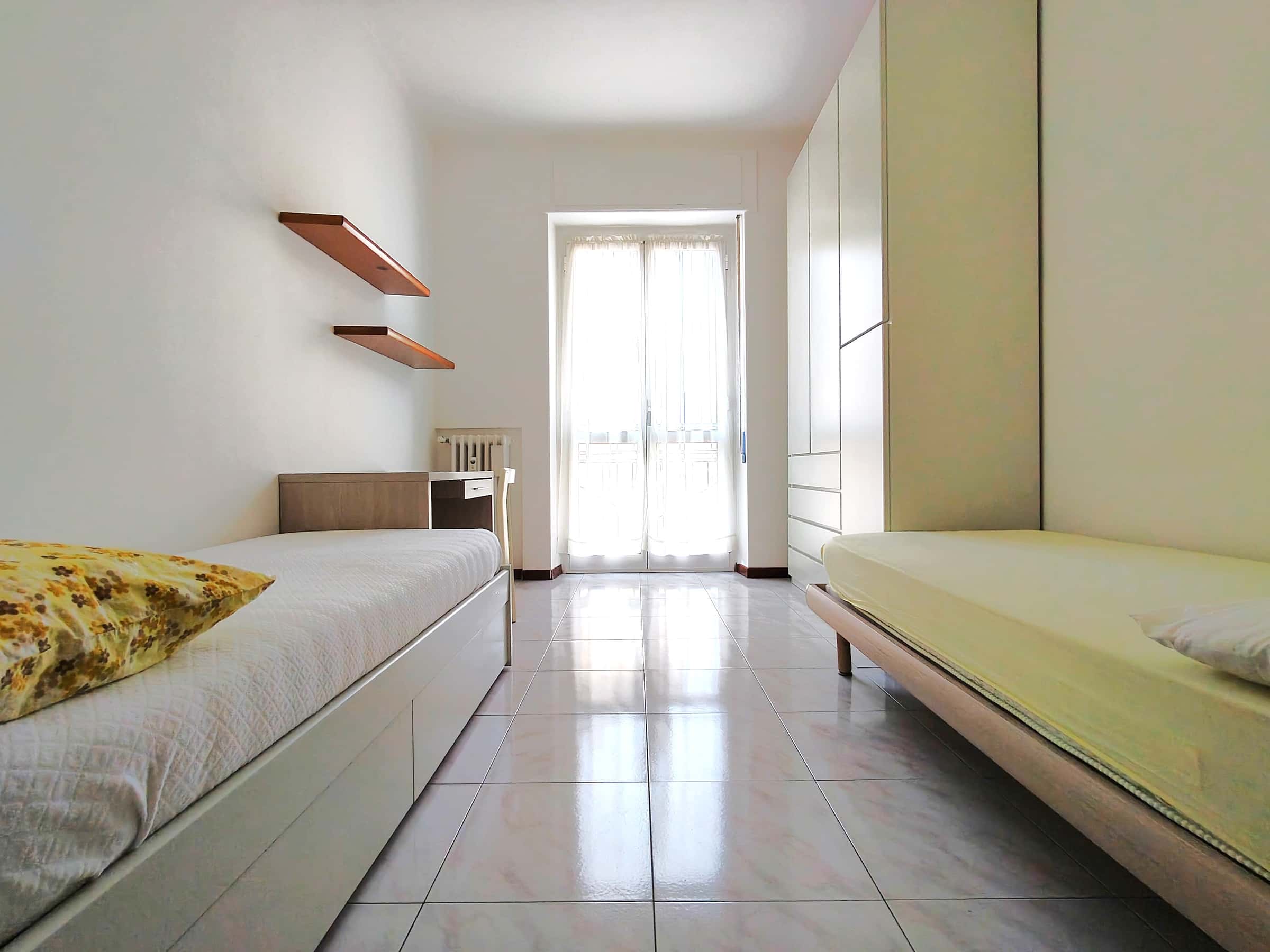 Stanza in Via Roberto Moroni, Sesto San Giovanni di 80 m² con 2 camere