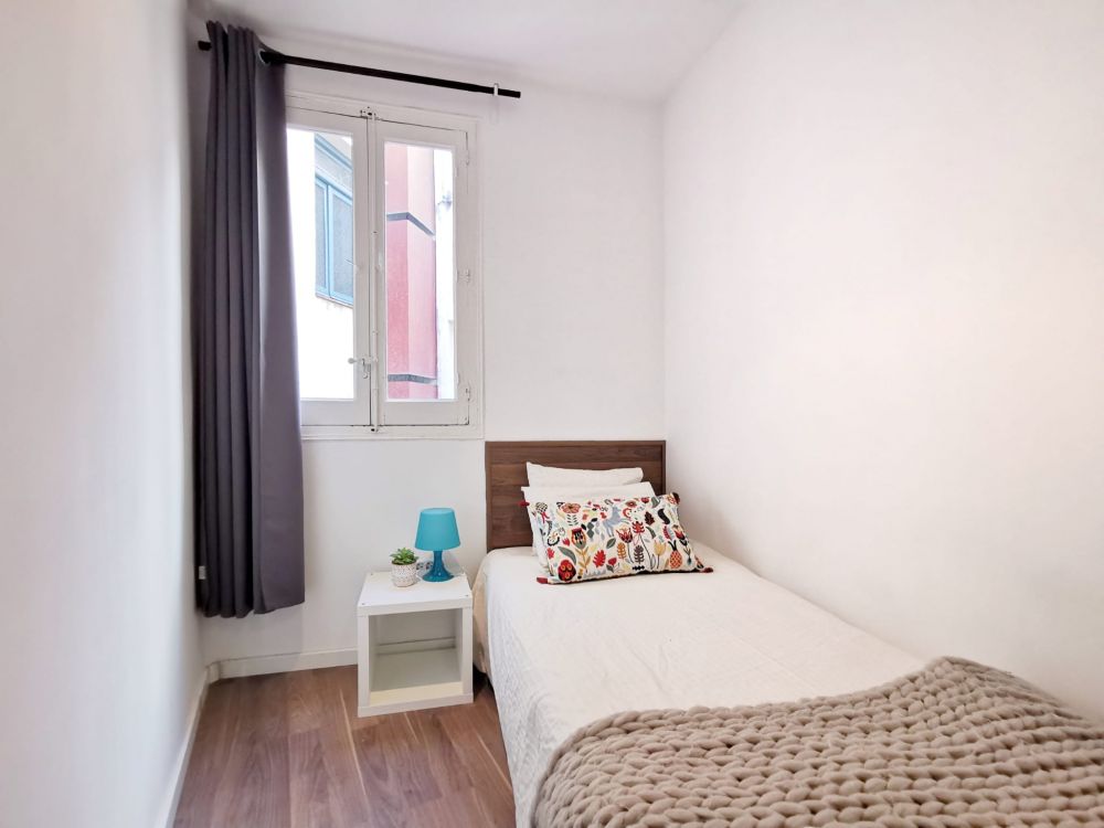 Bonita habitación individual en calle Valencia