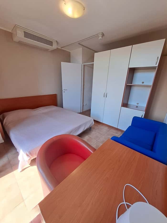 Listing photo thumbnail