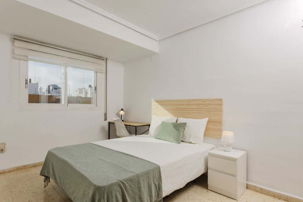 Amplia habitación doble en Valencia
