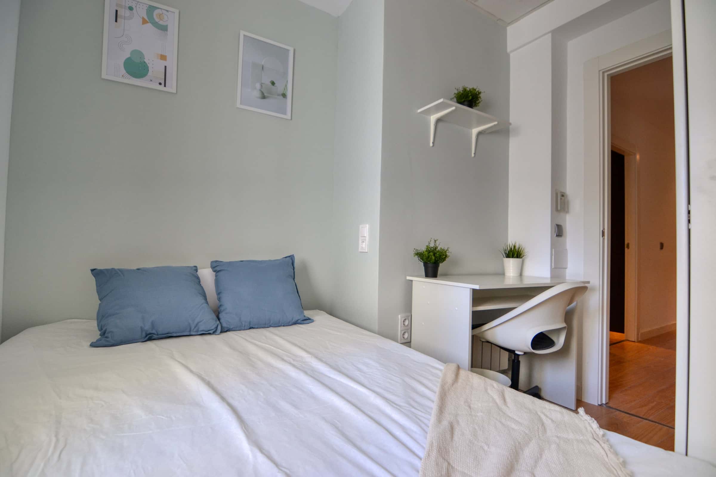 Zimmer in Calle de Cartagena, Madrid für 100 m² mit 5 Schlafzimmer