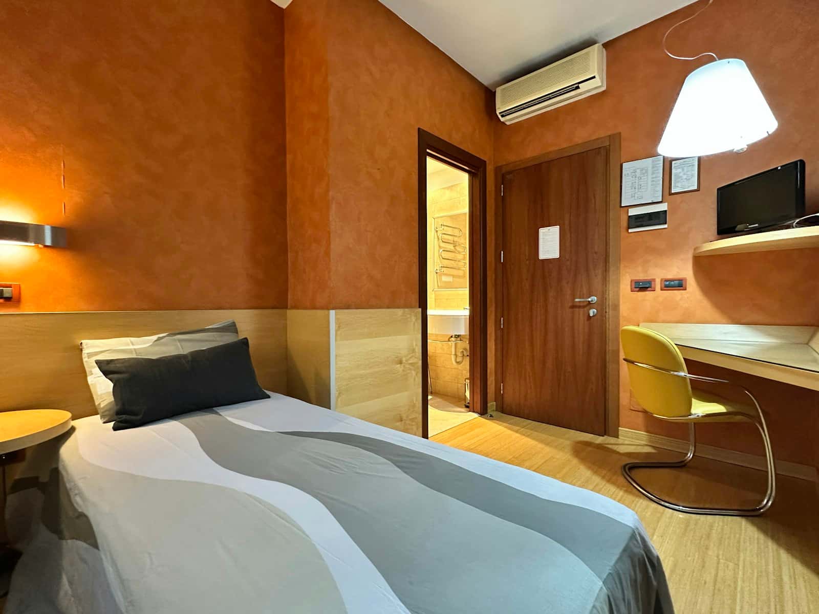 Chambre dans Lungo Dora Napoli, Torino pour 1100 m² avec 10 chambres