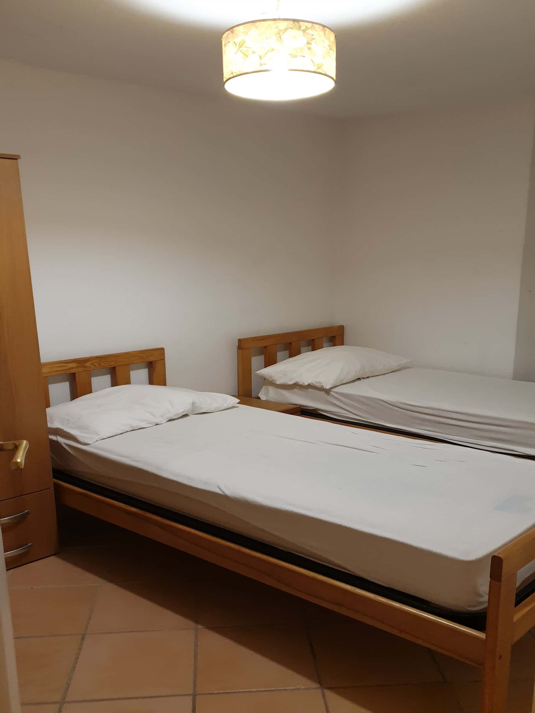 A8/S2 - stanza con due letti uniti, appartamento con due bagni completi, Centro Storico, Trento