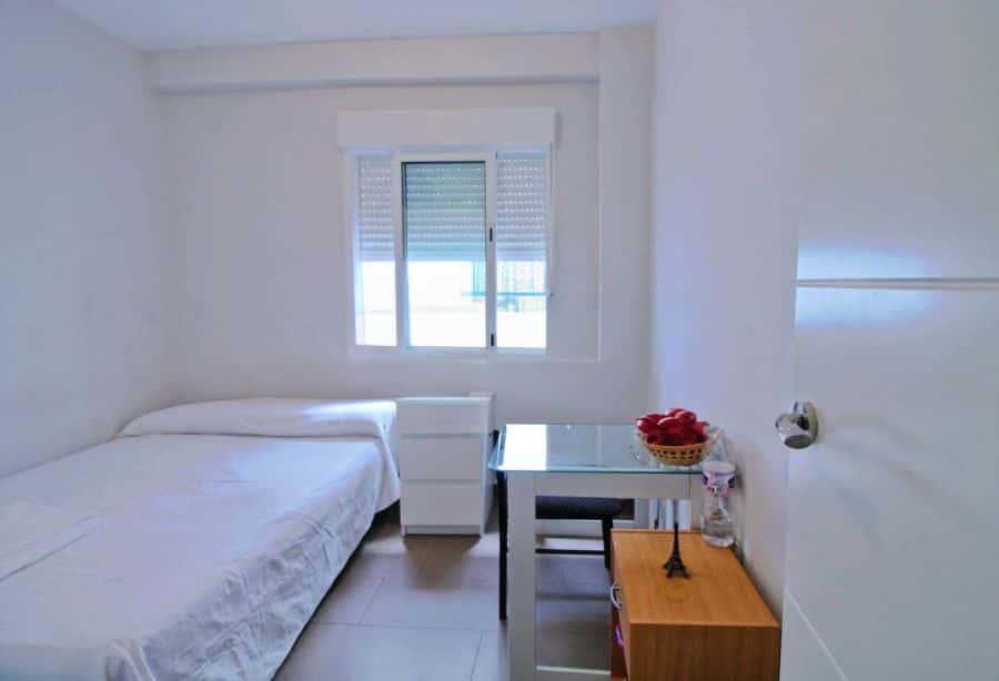 Habitación en piso de 4 habitaciones en Algirós