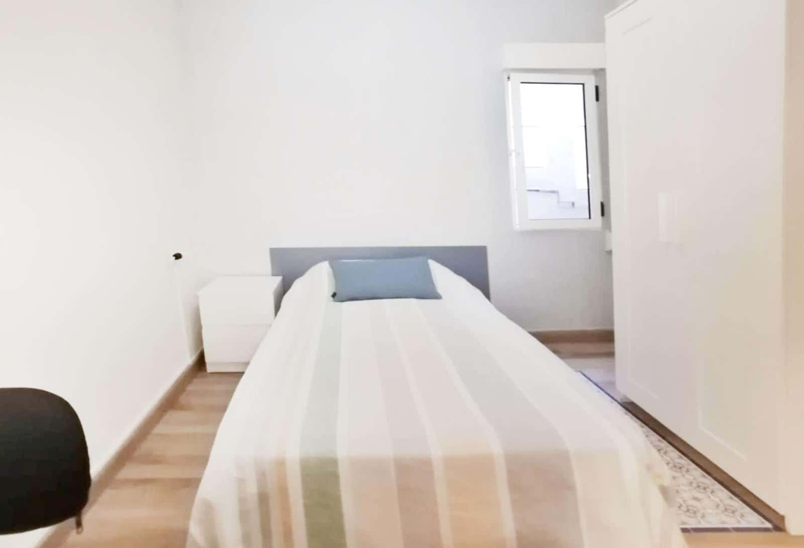 Single Bed in Rooms for rent in 5-bedroom apartment in Alipark