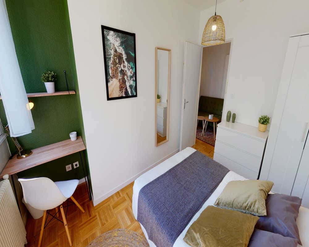 Chambre dans le rue des Emeraudes