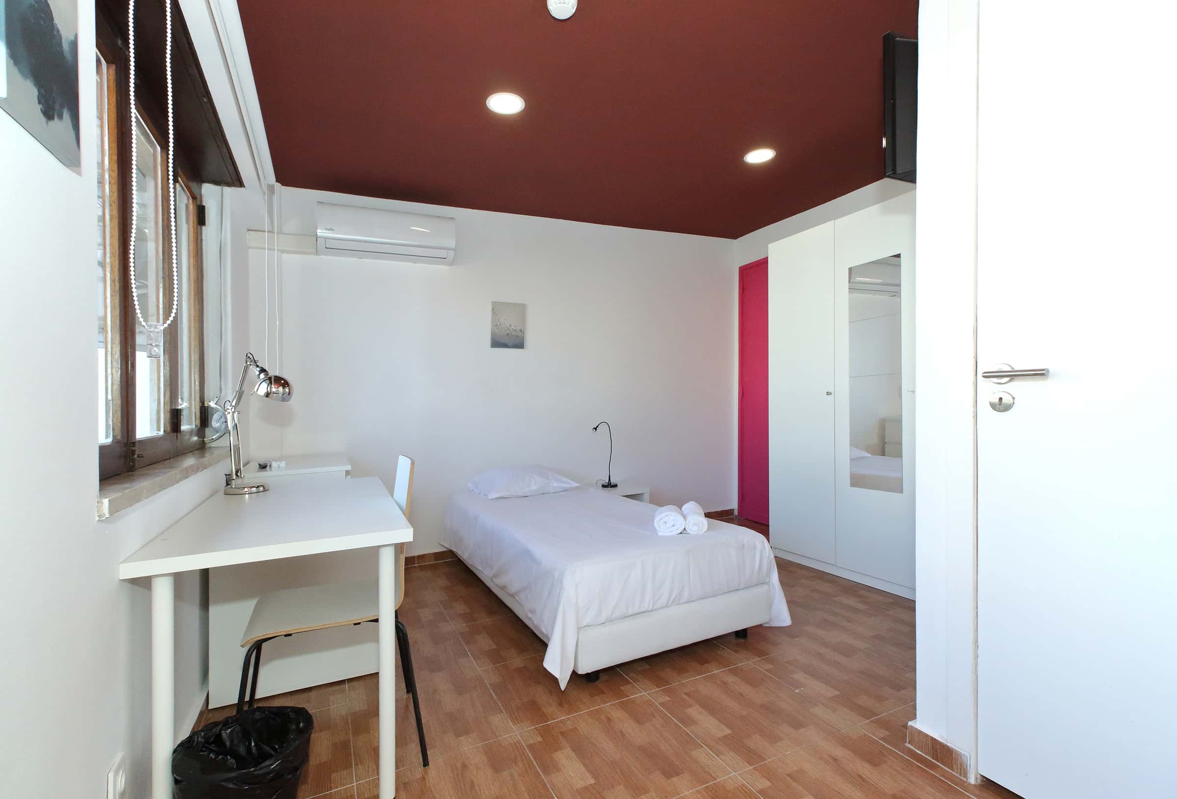 Room-Studio in Rua Ferreira Lapa, Lisbon (Students only)