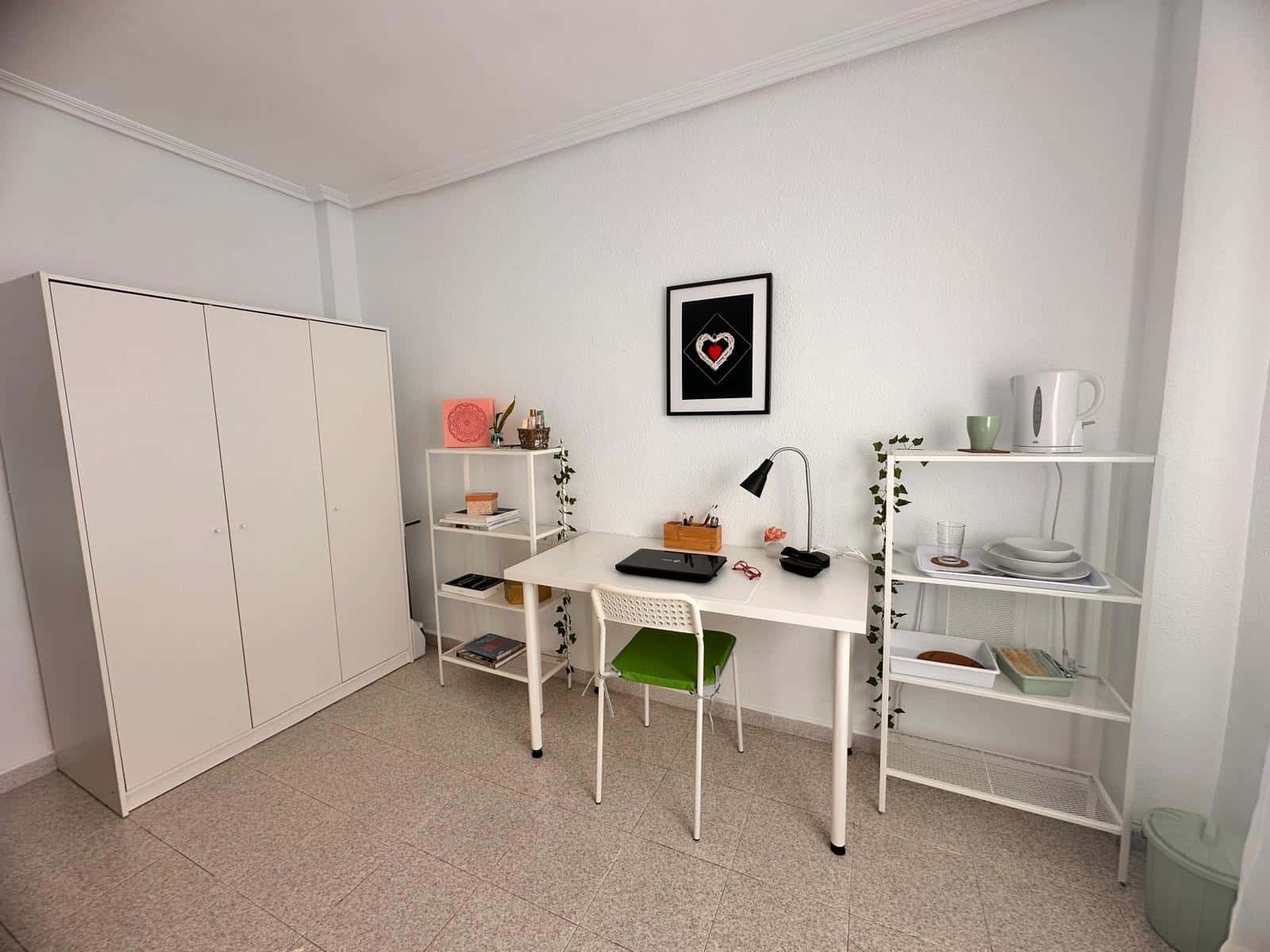 Room in Carrer Garbinet, Alacant