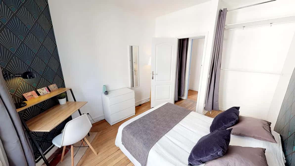 Room in Rue Barbès, Courbevoie for 72 m² with 4 bedrooms