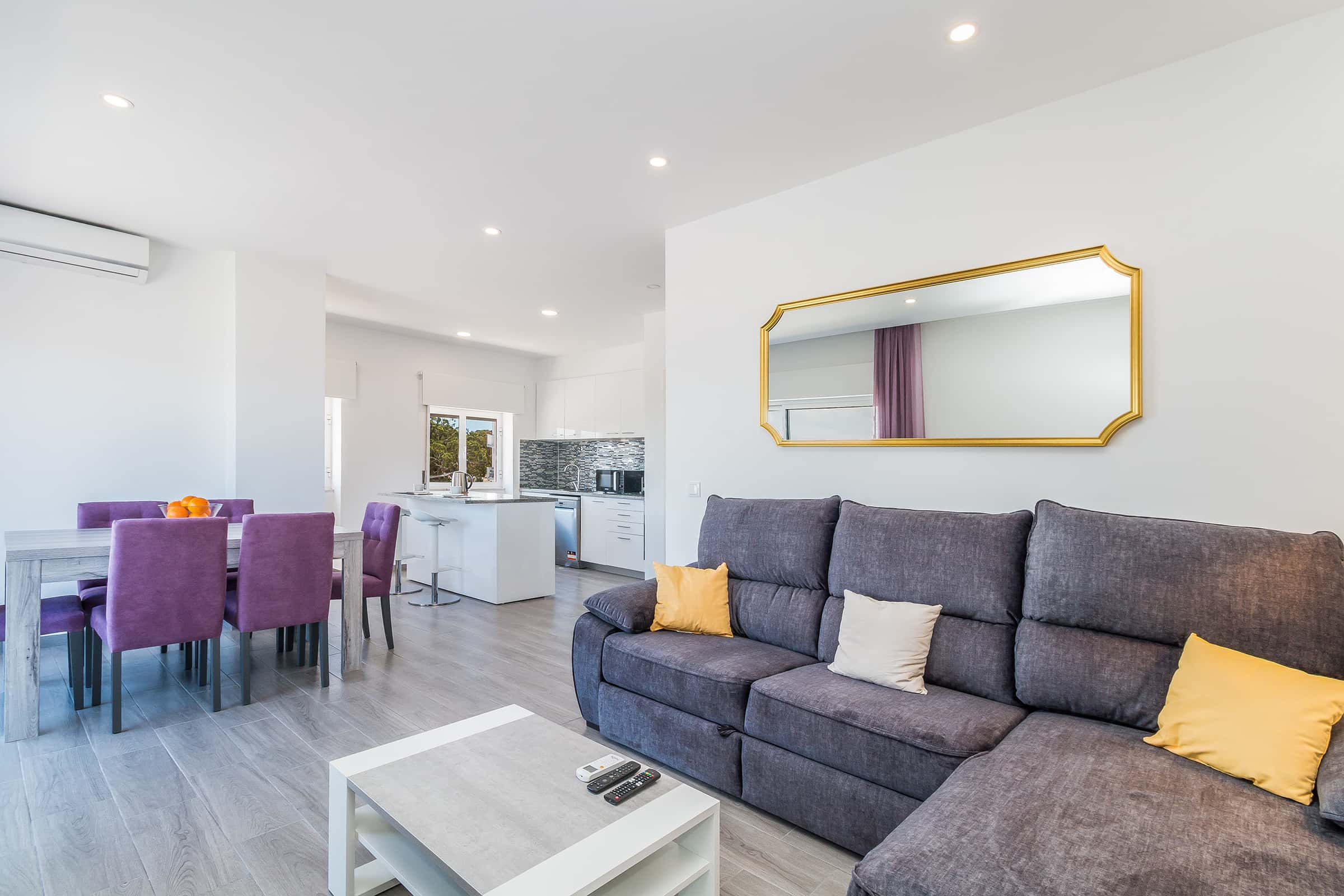 Bright 2-bedroom apartment in Lagos (From October to March only)