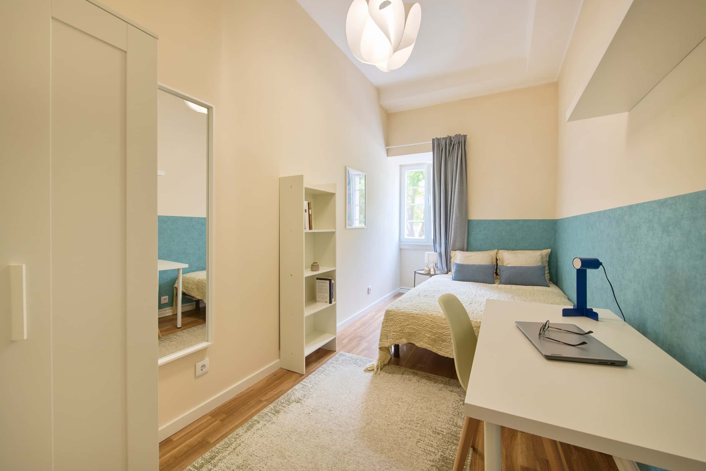 Room in Lisbon, close to the metro station Alameda - Room 5