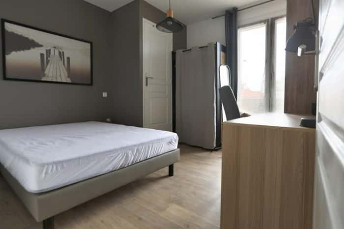 Listing photo thumbnail