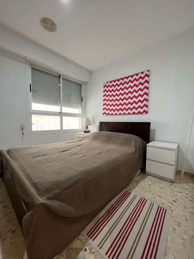 Habitación en piso de 5 habitaciones en El Pla Del Real
