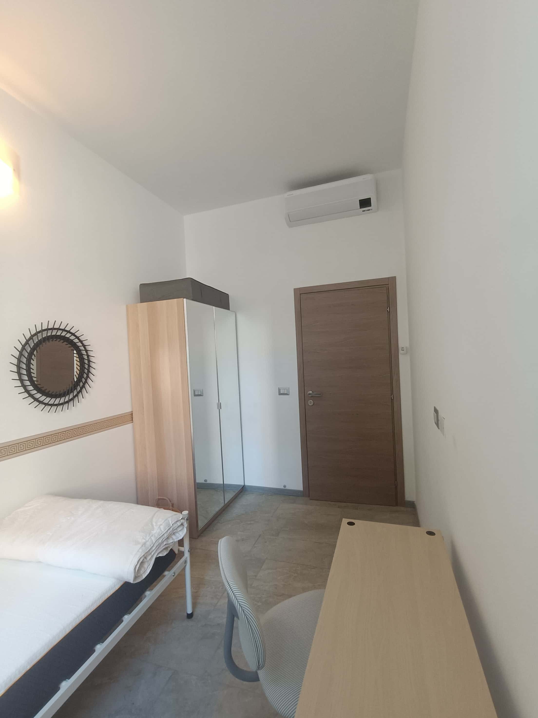 Stanza in Via Castellammare, Milano di 120 m² con 4 camere