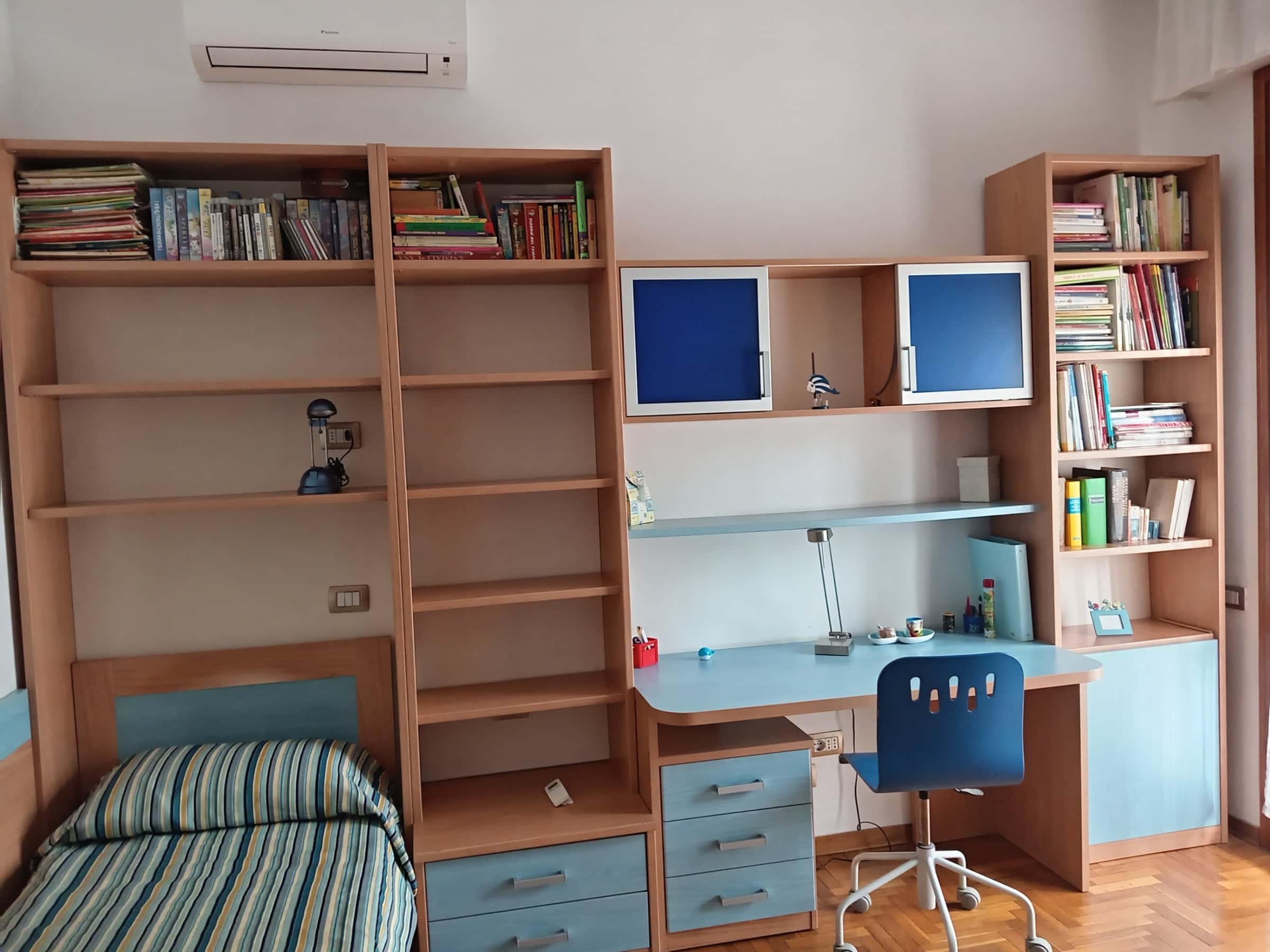 Chambre dans Via Umberto Boccioni, Firenze pour 125 m² avec 4 chambres
