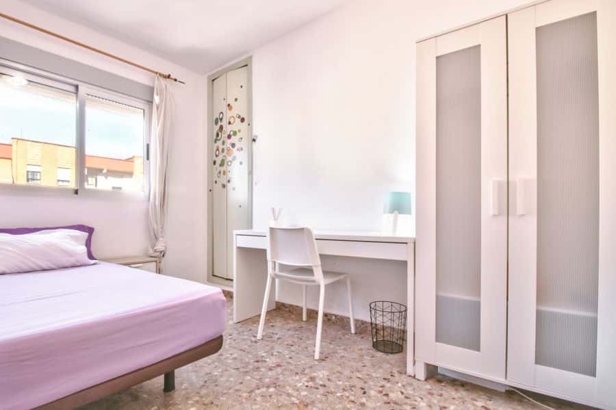 Habitación en piso de 4 habitaciones en Algirós