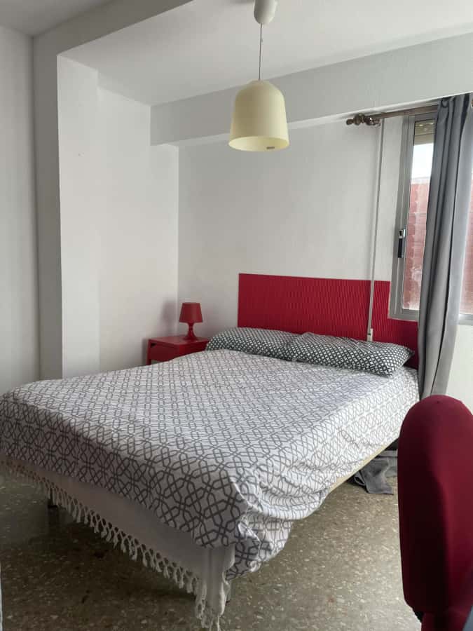 Habitación en piso de 4 habitaciones en Camins Al Grau