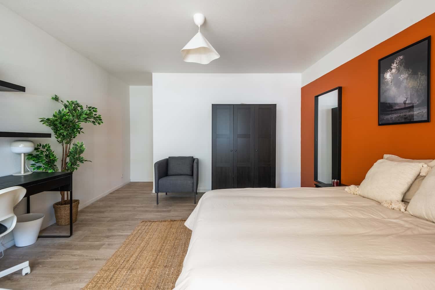 Move into this 20 m² bedroom