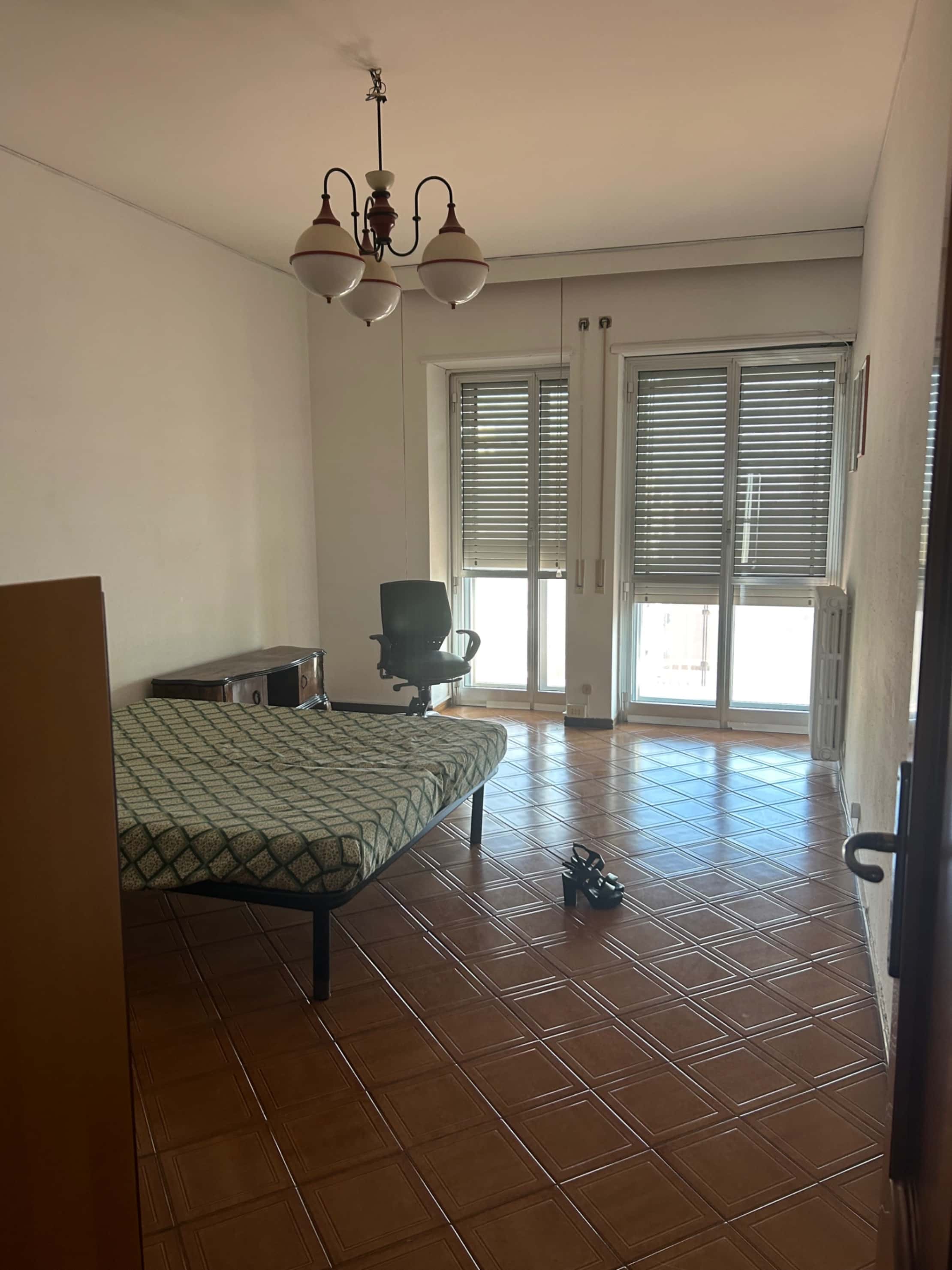 Habitación en Corso Sidney Sonnino, Bari para 110 m² con 4 dormitorios