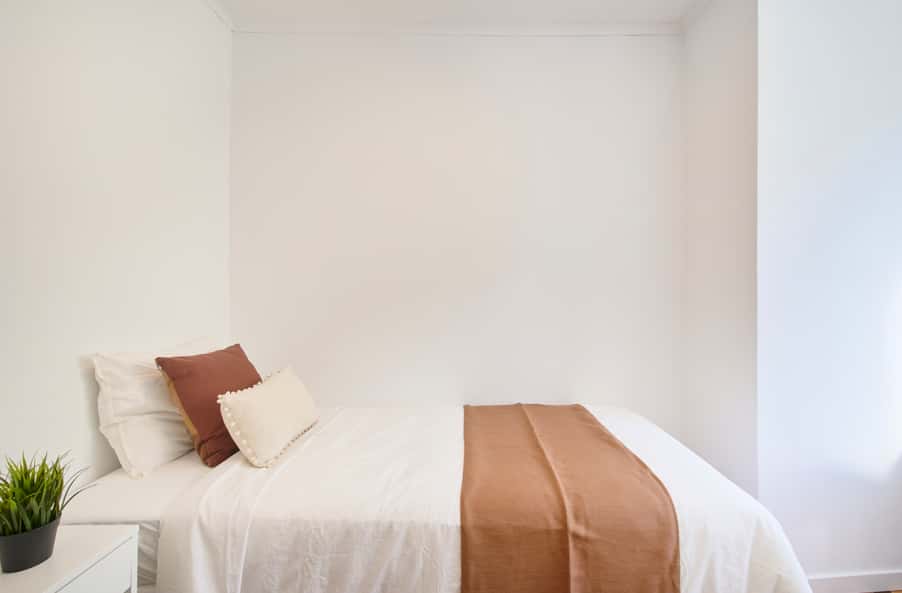 Single Bedroom in a 9-Bedroom Apartment in Rua Fialho de Almeida , Lisbon - Room 6