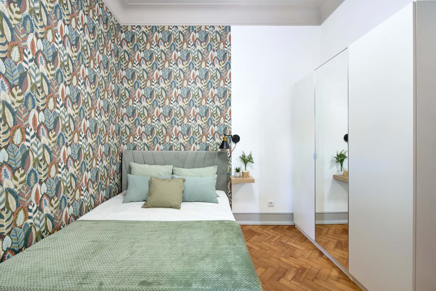 Room 6 - 60. Avenida Almirante Reis 192 3
