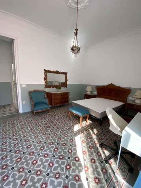 Habitación en piso de 5 habitaciones en Ciutat Vella