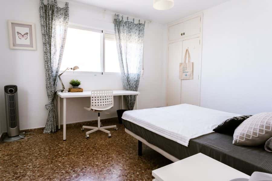 Habitación en piso de 5 habitaciones en Algirós