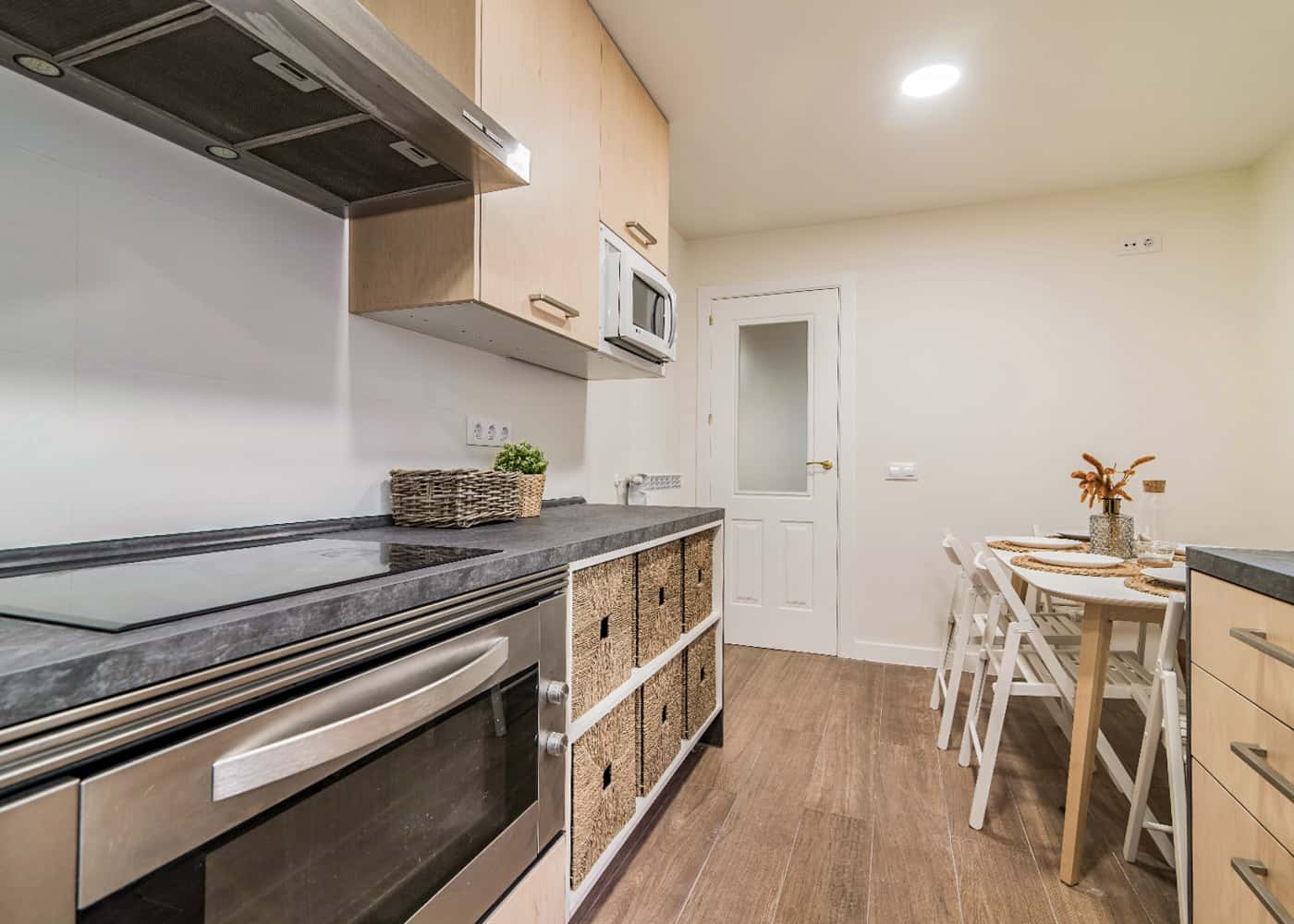 Habitacion privada en Paseo Reina Cristina, Madrid